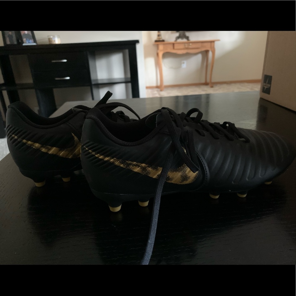 New women’s Nike soccer cleats size 8